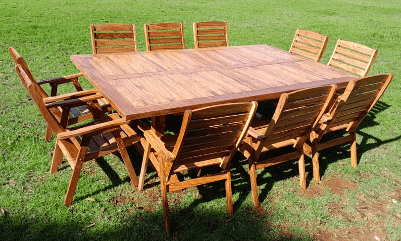 Duncan Table & Chairs